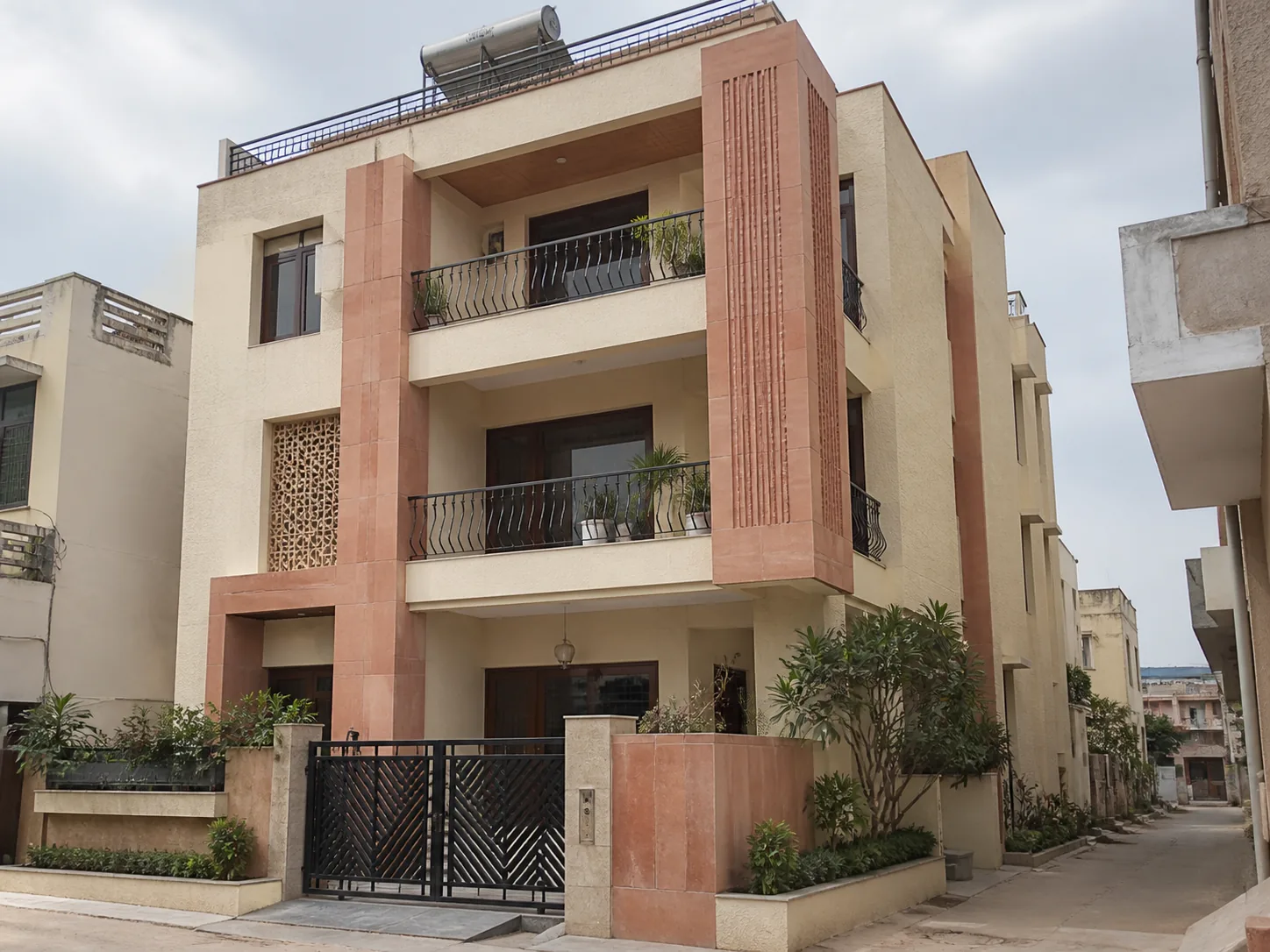 Completed traditional-modern urban home in Jaipur